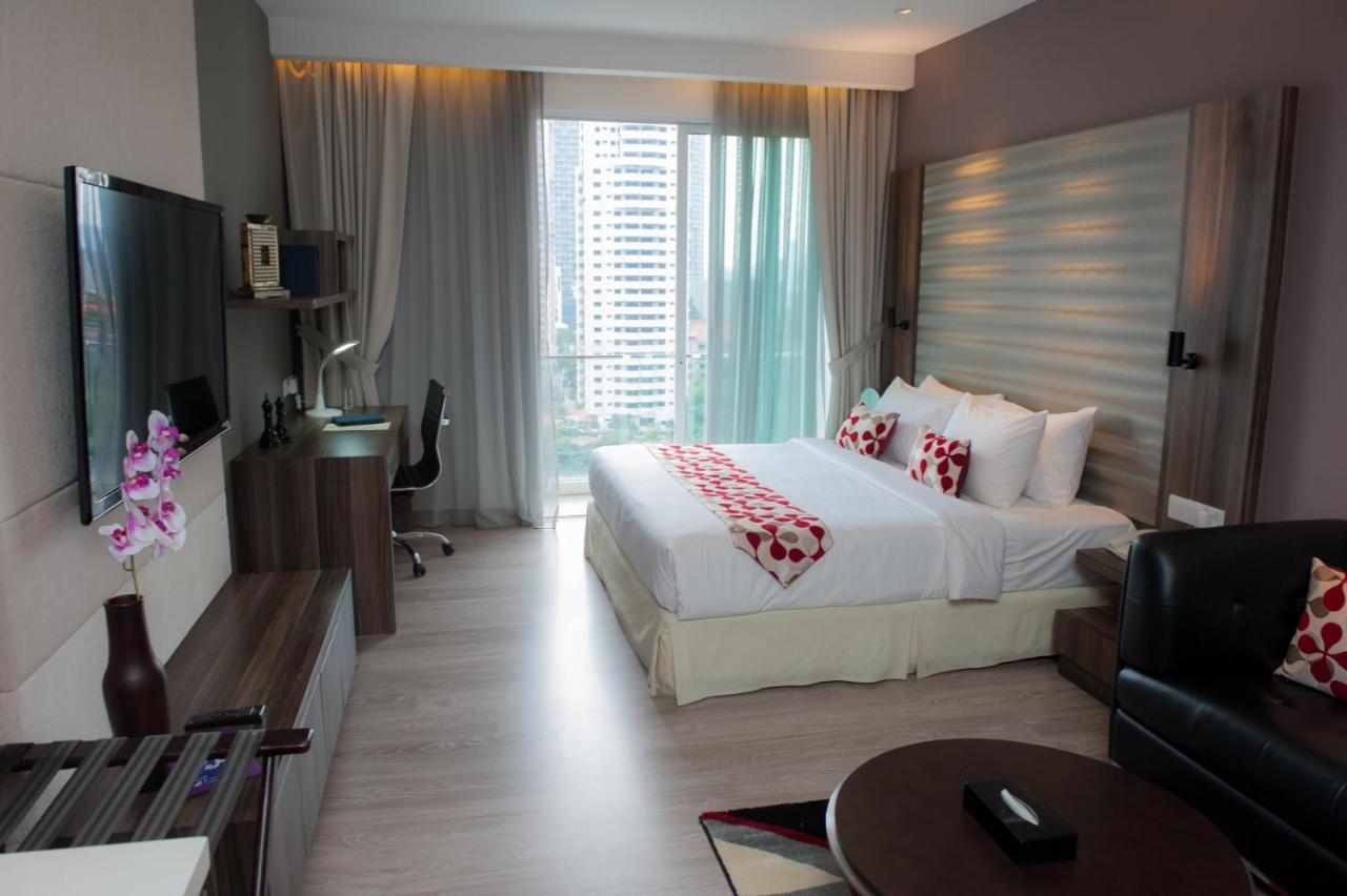 Ramada By Wyndham Centre Hotel 4*