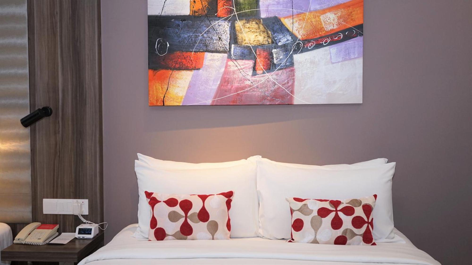 Hotel Ramada By Wyndham Centre 4*