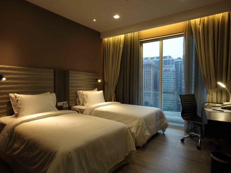 Ramada By Wyndham Centre Hotel