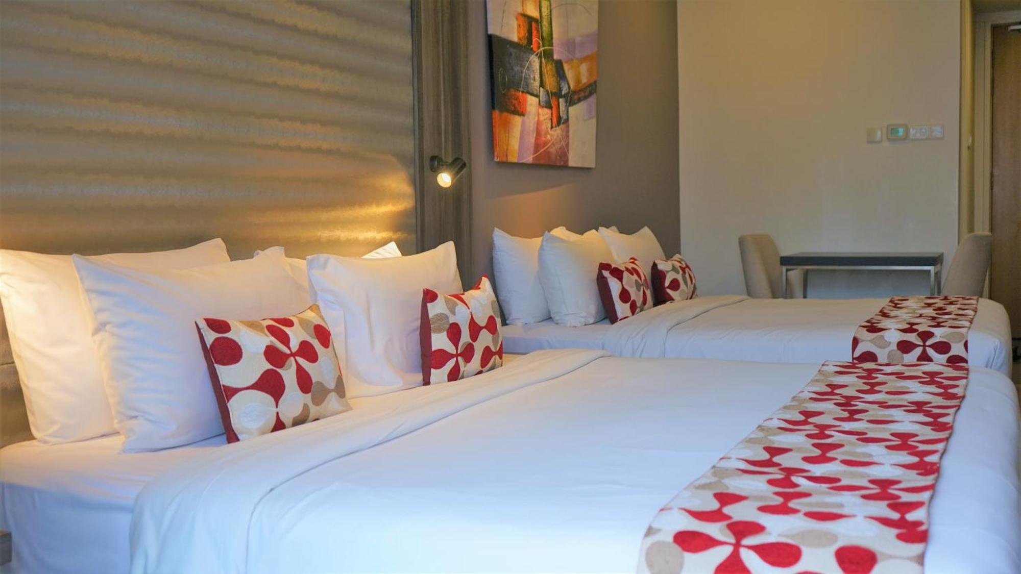 Hotel Ramada By Wyndham Centre 4*
